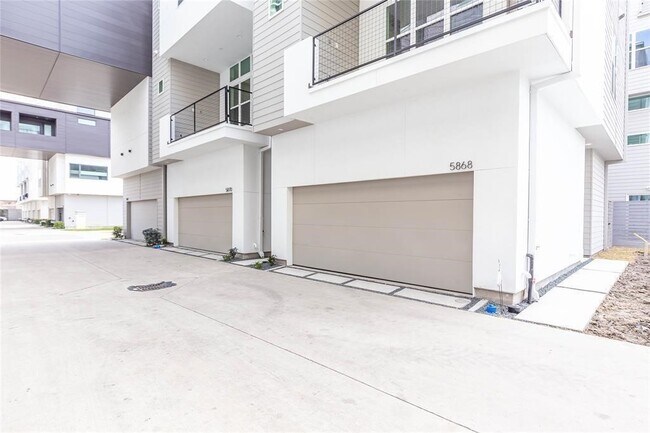 Foto del edificio - 5868 E Post Oak Ln