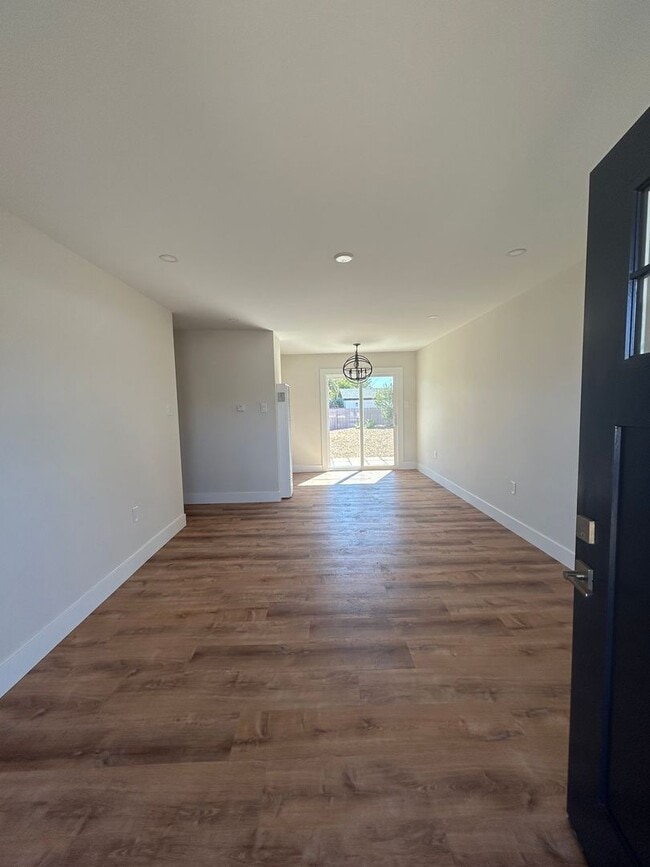 Building Photo - Newly remodeled 3 Bedroom 1 Bath House