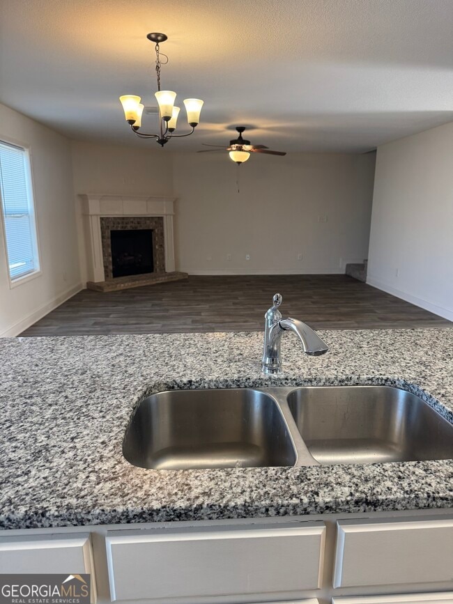 Foto del edificio - 9 Heartland Cir