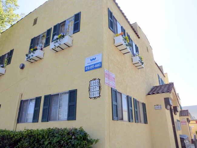 Building Photo - 1007 N Serrano Ave