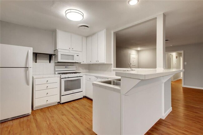 Building Photo - 8204 Exmoor Dr