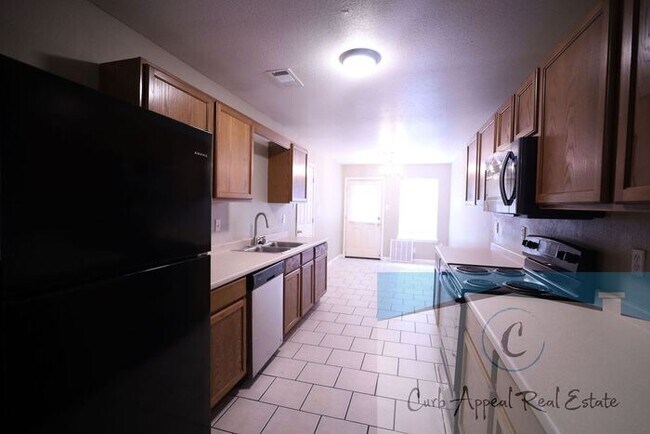 Building Photo - Spacious 1200 sq ft 2 bed /2 bath apartment