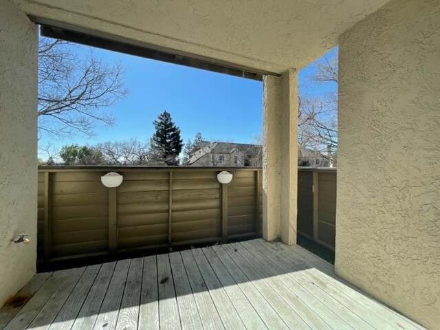 Building Photo - 687 Royston Ln