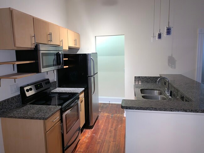 Building Photo - 406 W Broad St