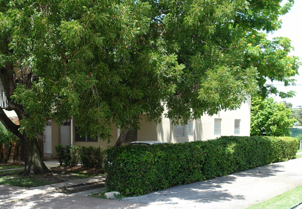 Building Photo - 45 Madeira Ave