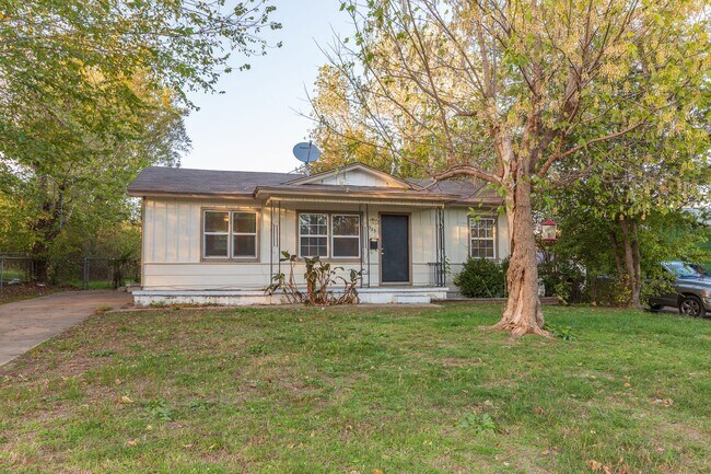 Foto del edificio - Beautiful 3 Bedroom, 1 Bath Home! Price Dr...