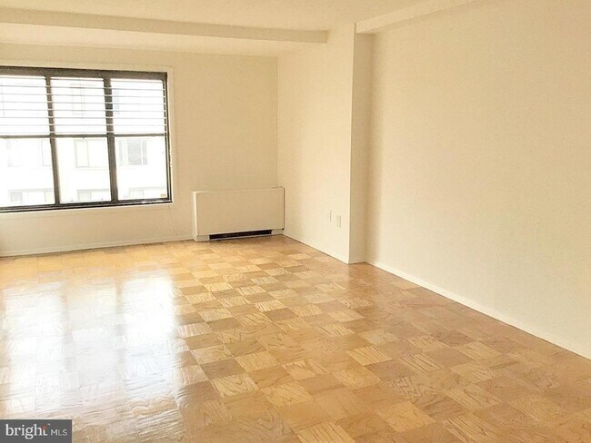 Foto del edificio - 1440 N Street NW Unit 812