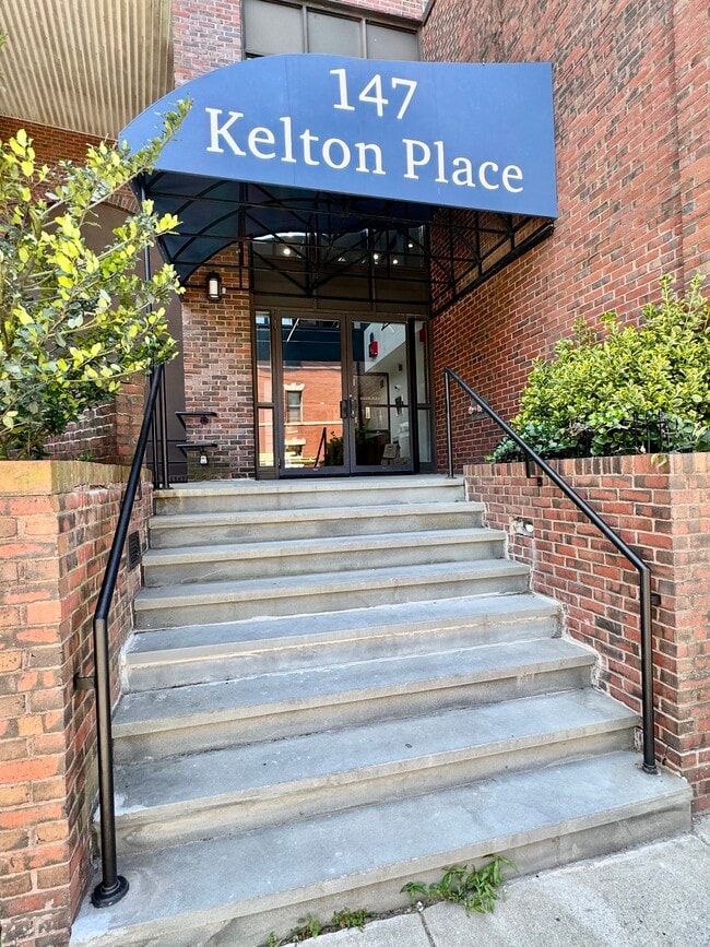 Building Photo - 147 Kelton St