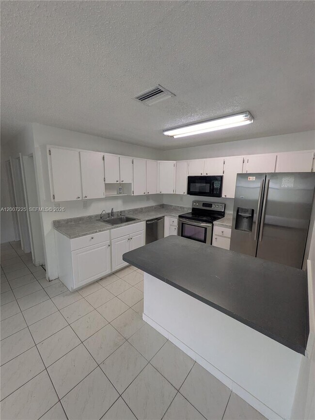 Foto del edificio - 8033 NW 41 Ct