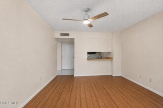 Building Photo - 3033 E Devonshire Ave