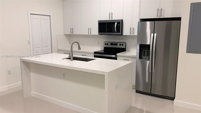 Foto del edificio - 3826 SW 87th Pl