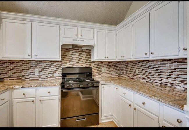 Building Photo - 1429 Post Oak Dr