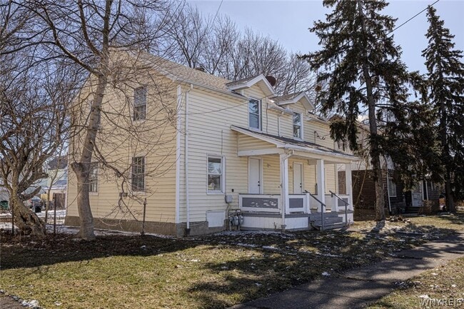 Building Photo - 609 24th St