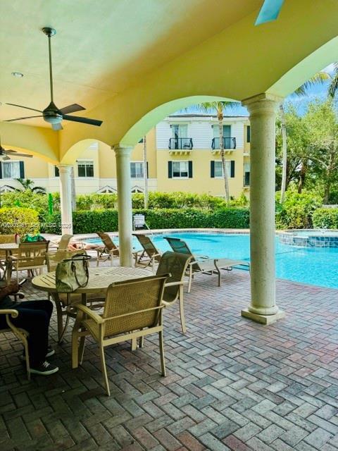 Foto del edificio - 556 NW 39th Cir