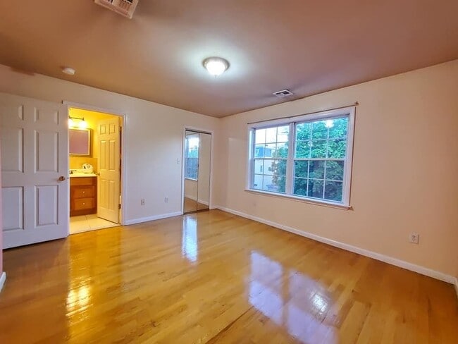 Foto del edificio - 27 Jewett Ave