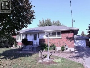 Building Photo - 491 Fairlawn St