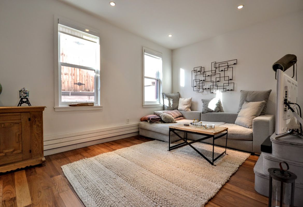 Primary Photo - 206 Bedford Ave