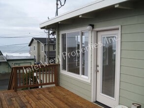 Building Photo - 5218 NW Jetty Ave