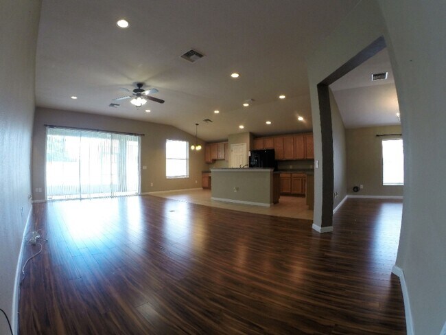 Building Photo - 5046 SW 40th Pl