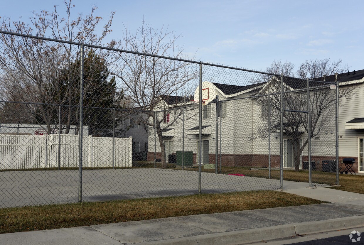 Cancha de básquetbol - Compass Townhomes