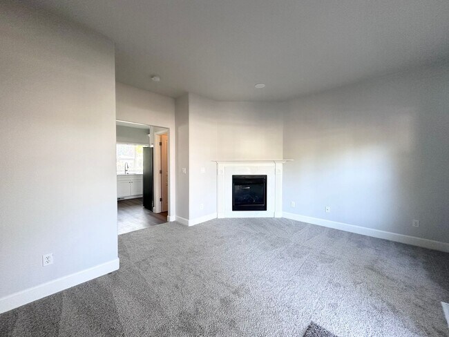 Foto del edificio - Gorgeous 3 Bedroom 2.5 Bath Town-Home Avai...