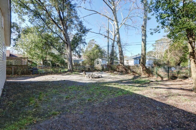 Foto del edificio - Renovated Single Family - Three Bedroom, Two Bathroom