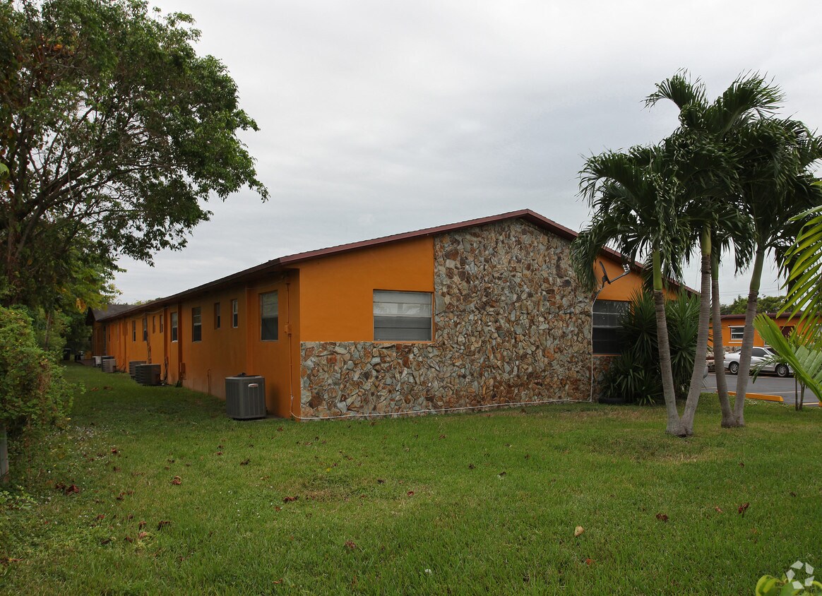 Foto del edificio - 525 NW 62nd Ave