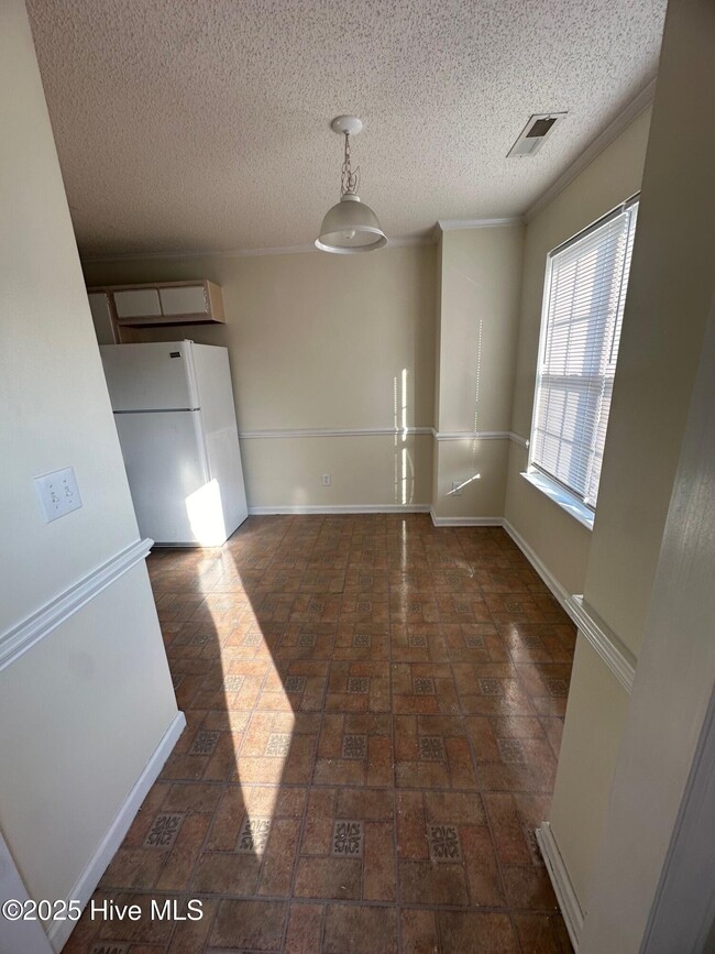 Foto del edificio - 1224 Westridge Ct