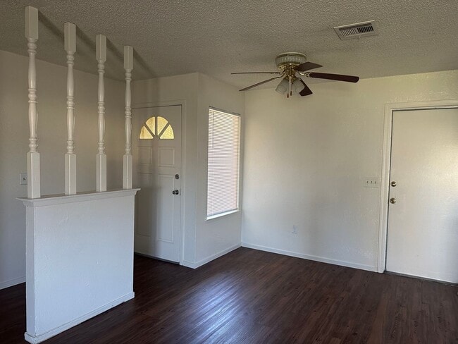 Building Photo - 247 S Simon St