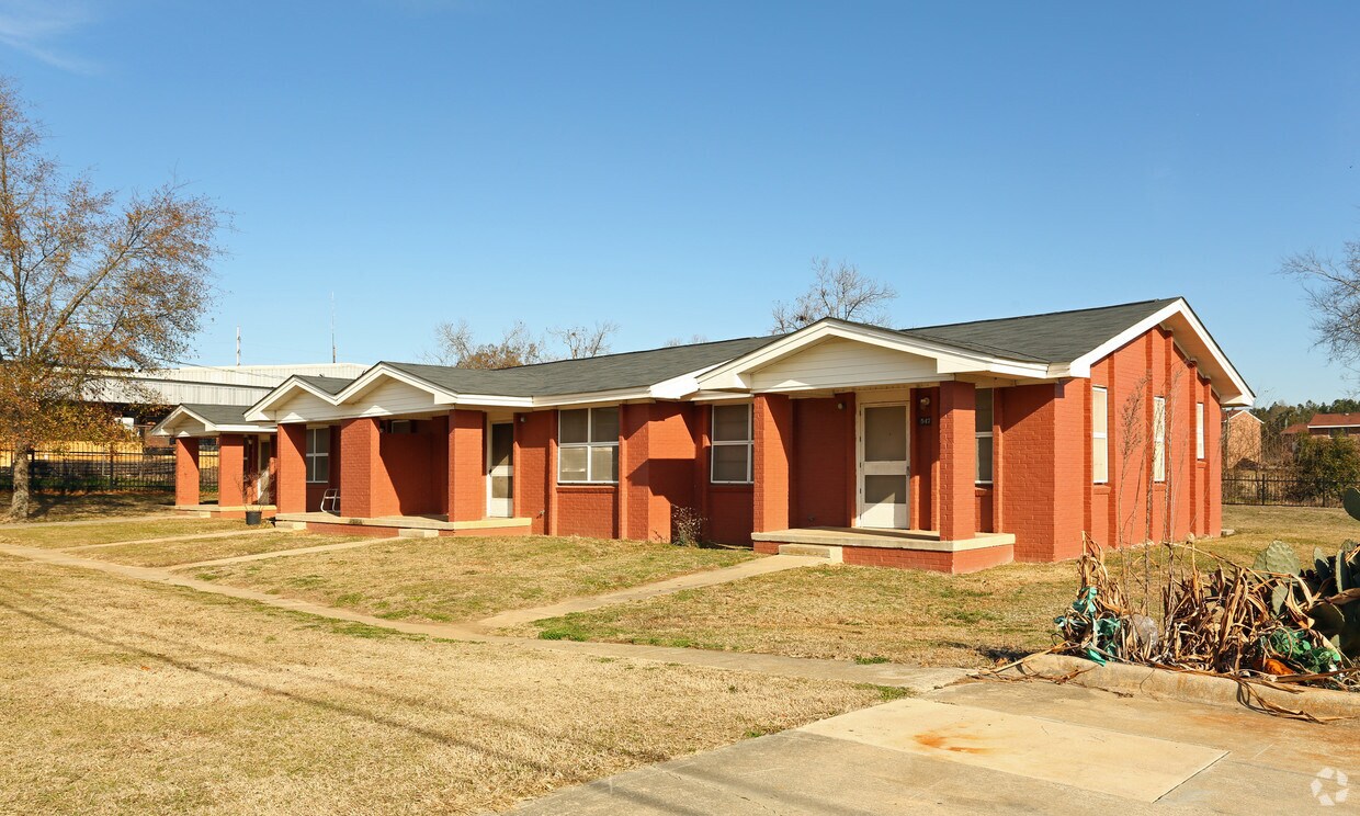 Primary Photo - 500 Chaucer Rd