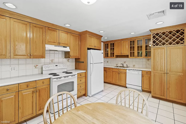 Building Photo - 3 br, 1 bath House - 79 Bible St 1st Floor
