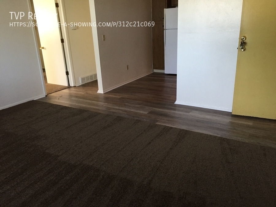 Building Photo - 1259 1/2 E Erie Ave