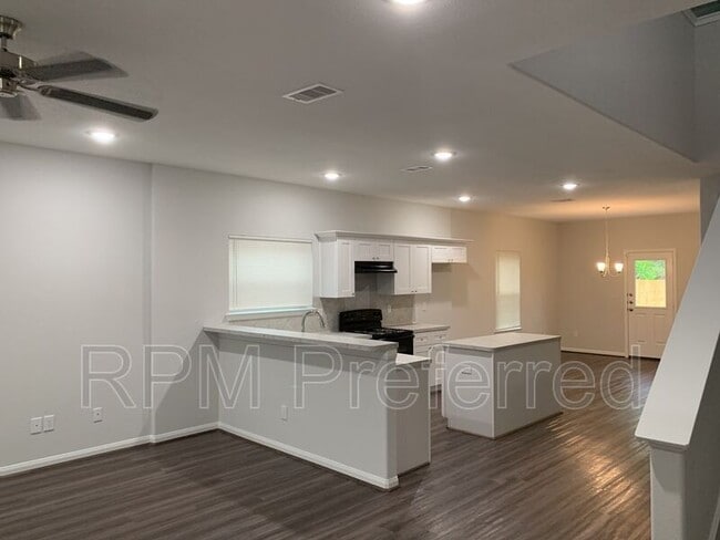 Building Photo - 7522 E Maxroy St