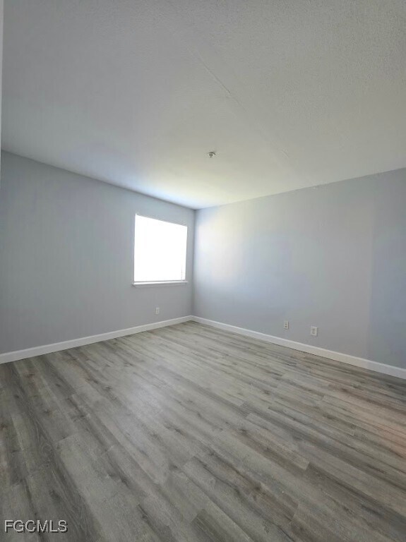 Building Photo - 2845 Winkler Ave