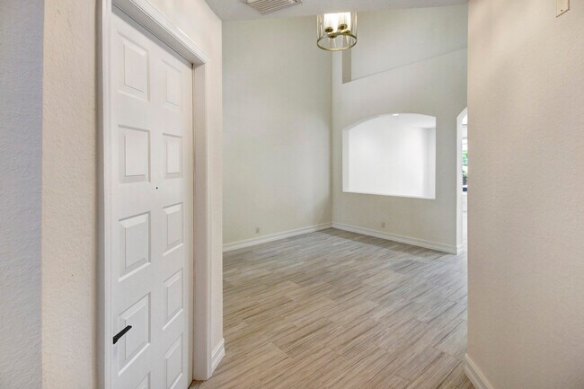 Foto del edificio - 5794 NW 119th Terrace
