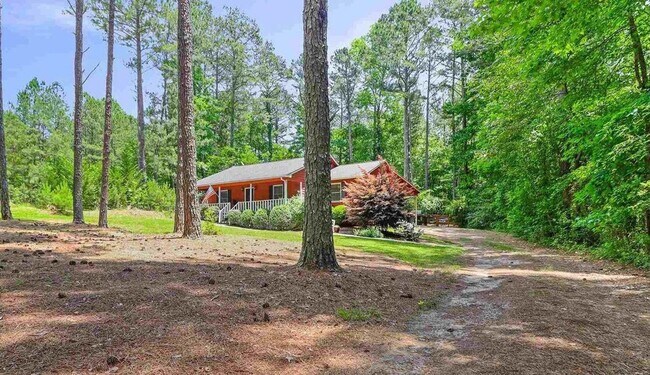 Foto del edificio - 468 Davis Rd