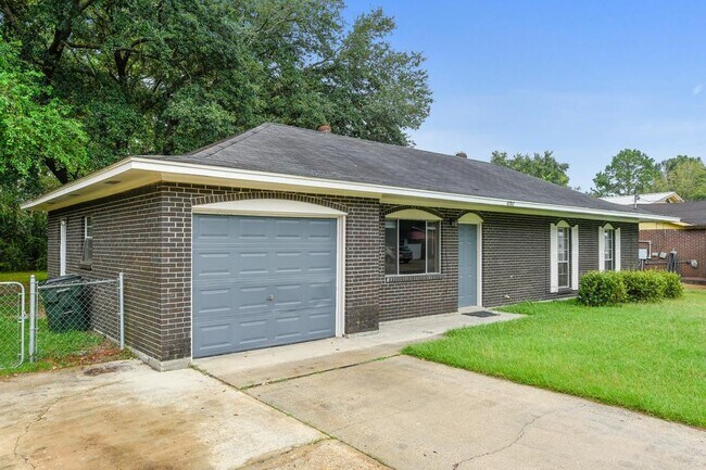 Foto del edificio - 5707 Eastwood Dr