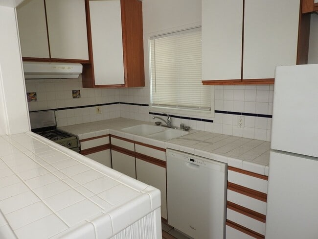 Building Photo - Here's your Beach Bungalow