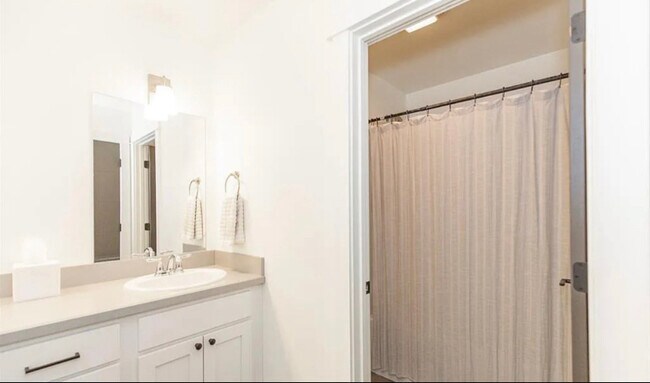 Foto del edificio - 1650 Davis Ln