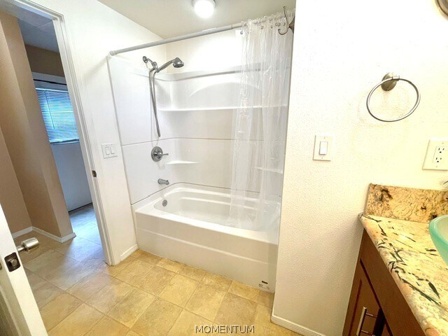 Building Photo - 803 Roadrunner Dr