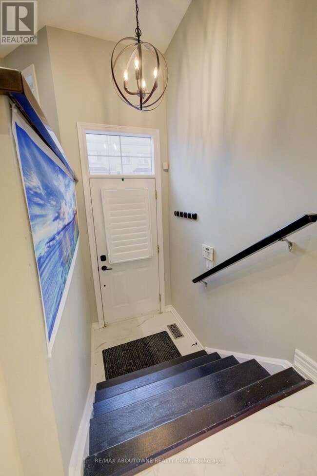 Building Photo - 2351 Lakeshore Rd W