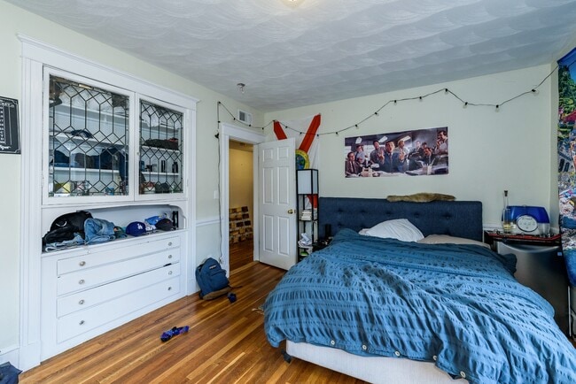 Foto del edificio - 229 Chestnut Hill Ave