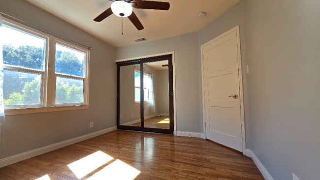 Foto del edificio - 145 California Terrace