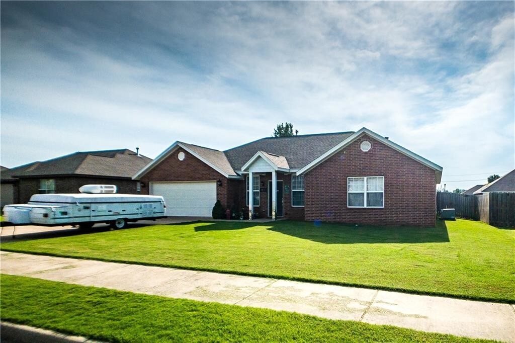 Building Photo - 205 Liem Cir