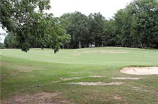 Foto del edificio - Located in Highland Creek