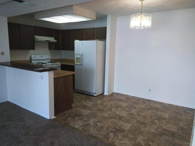 Foto del edificio - 2266 Denair Ave