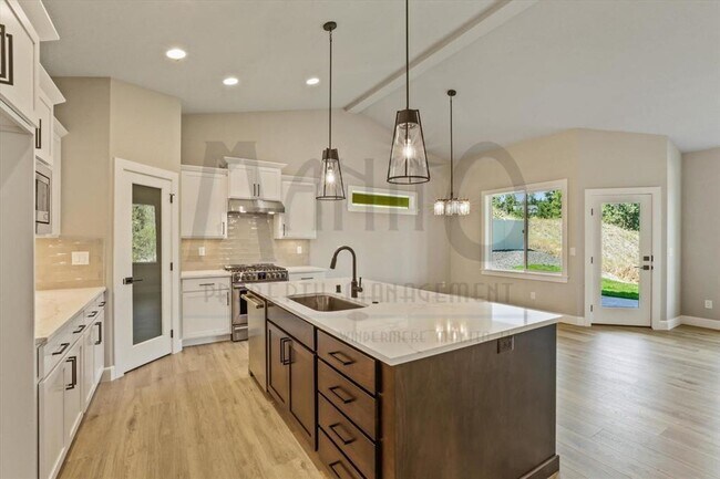 Building Photo - 5116 Scenic Ln
