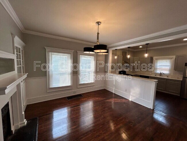 Foto del edificio - 348 W McLelland Ave