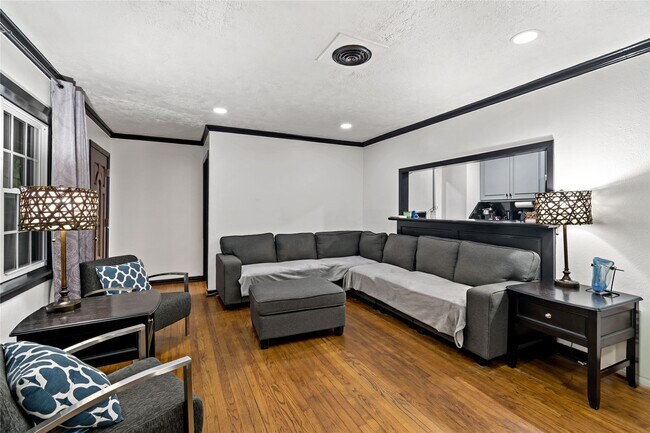 Foto del edificio - 5923 Moonmist Dr