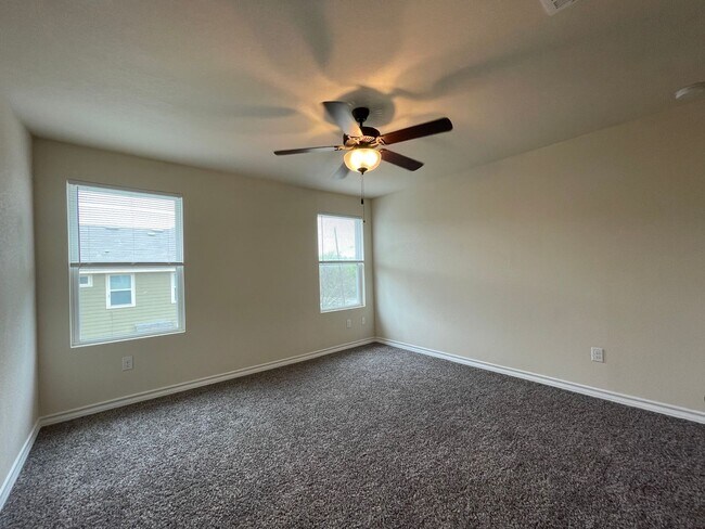 Foto del edificio - Town home for rent